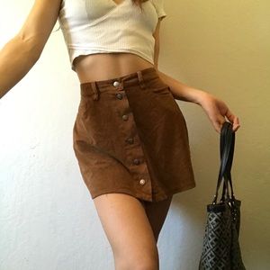 Super cute brown skirt!🤎